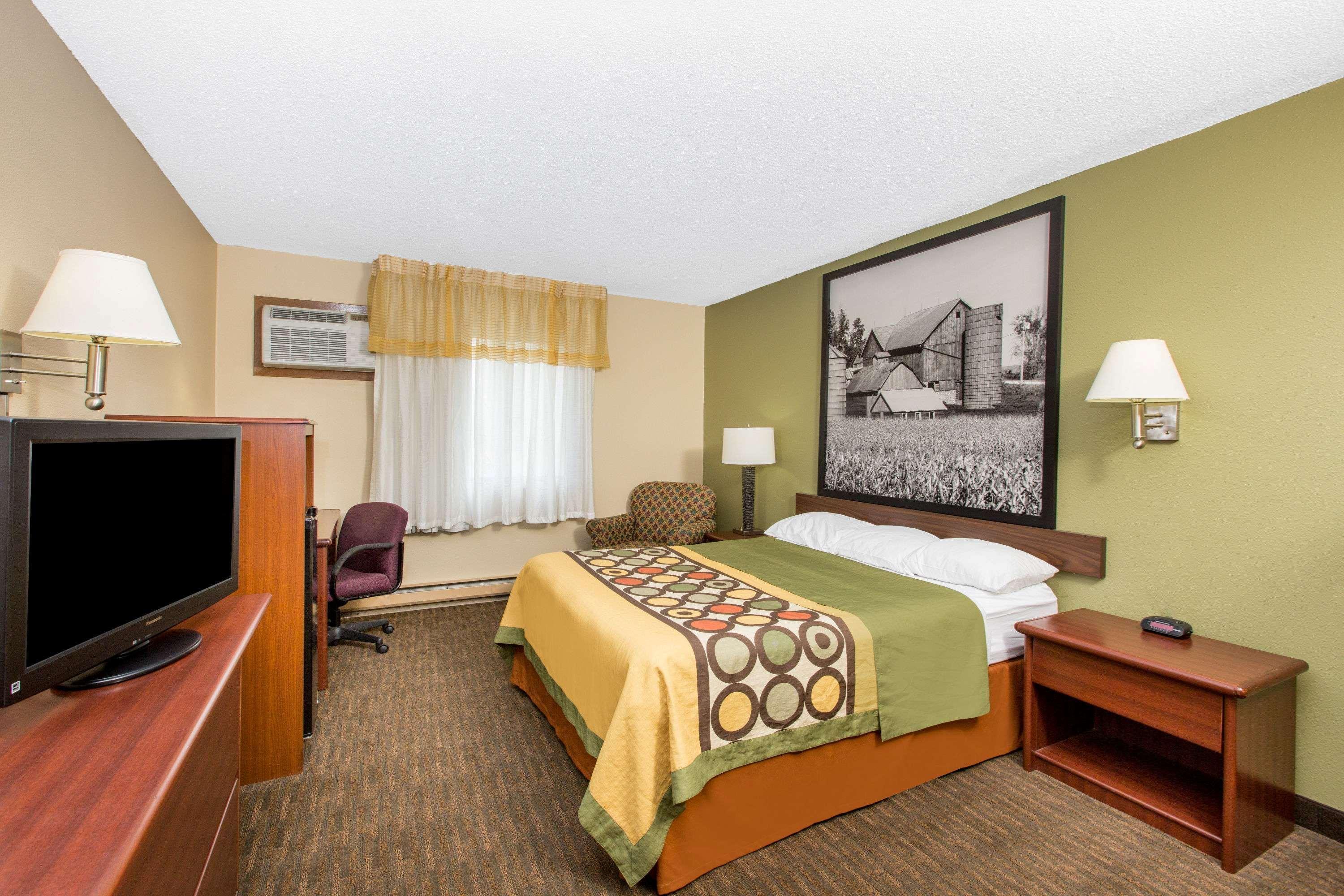 Super 8 By Wyndham Fairmont Ξενοδοχείο Εξωτερικό φωτογραφία