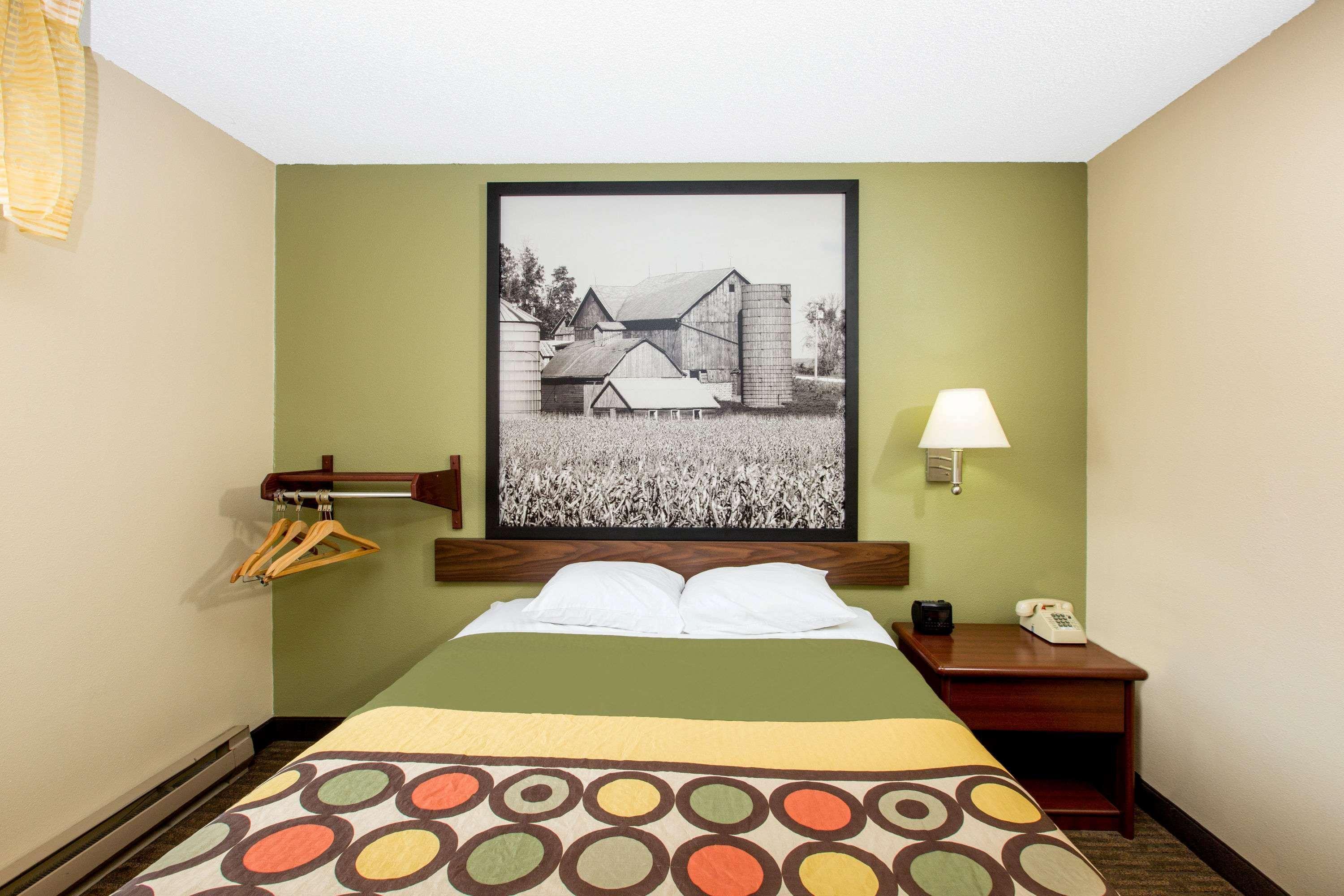 Super 8 By Wyndham Fairmont Ξενοδοχείο Εξωτερικό φωτογραφία