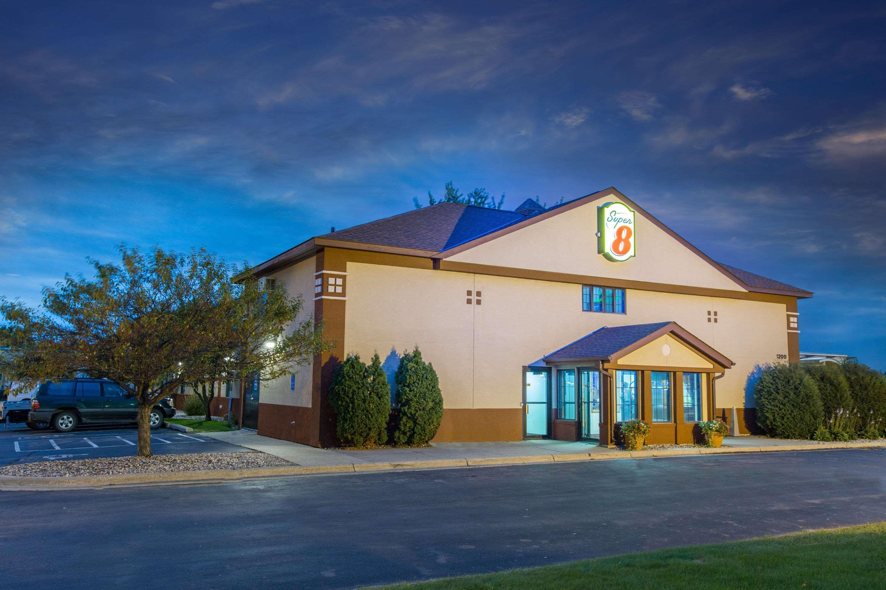 Super 8 By Wyndham Fairmont Ξενοδοχείο Εξωτερικό φωτογραφία