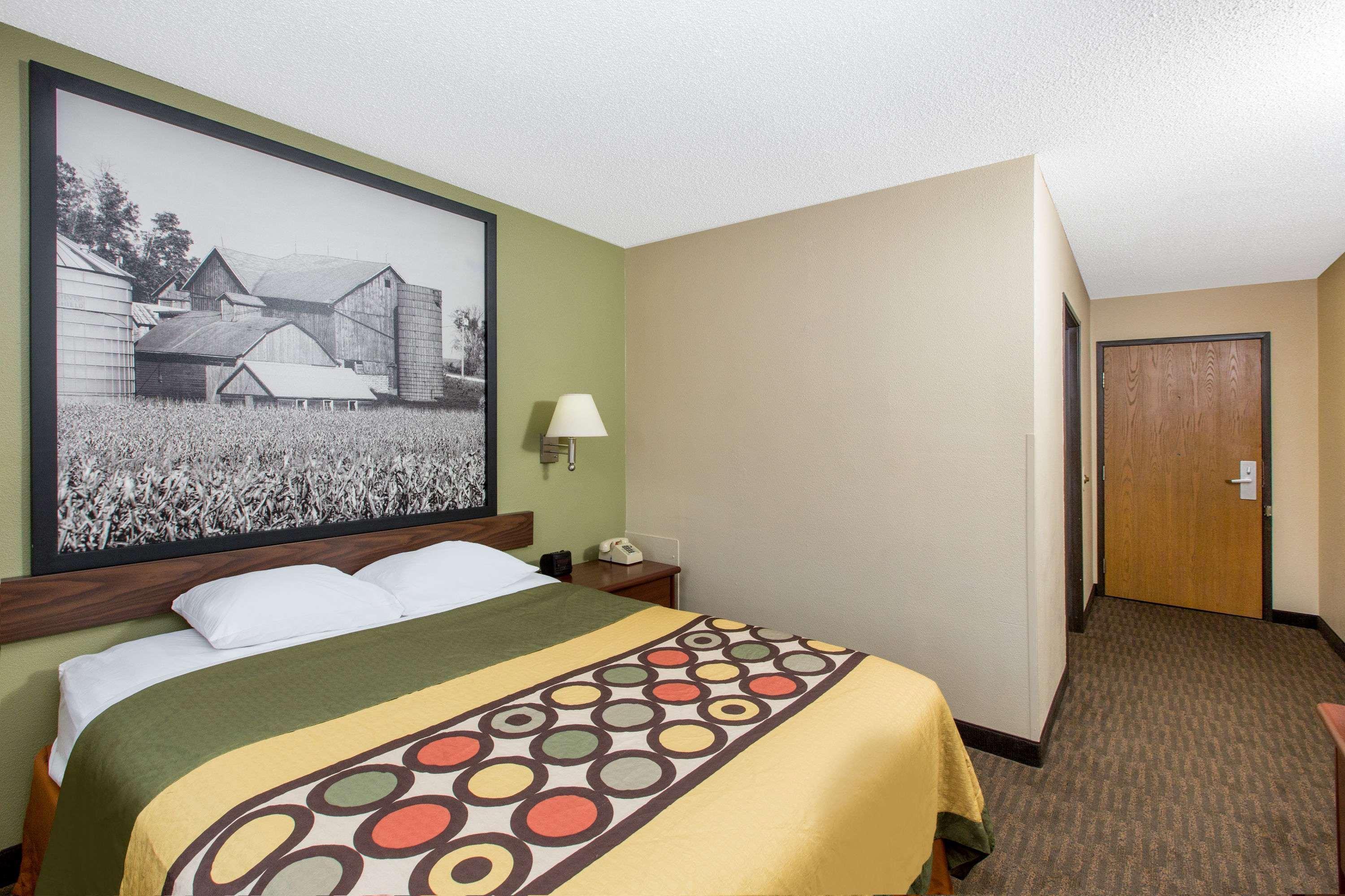 Super 8 By Wyndham Fairmont Ξενοδοχείο Εξωτερικό φωτογραφία