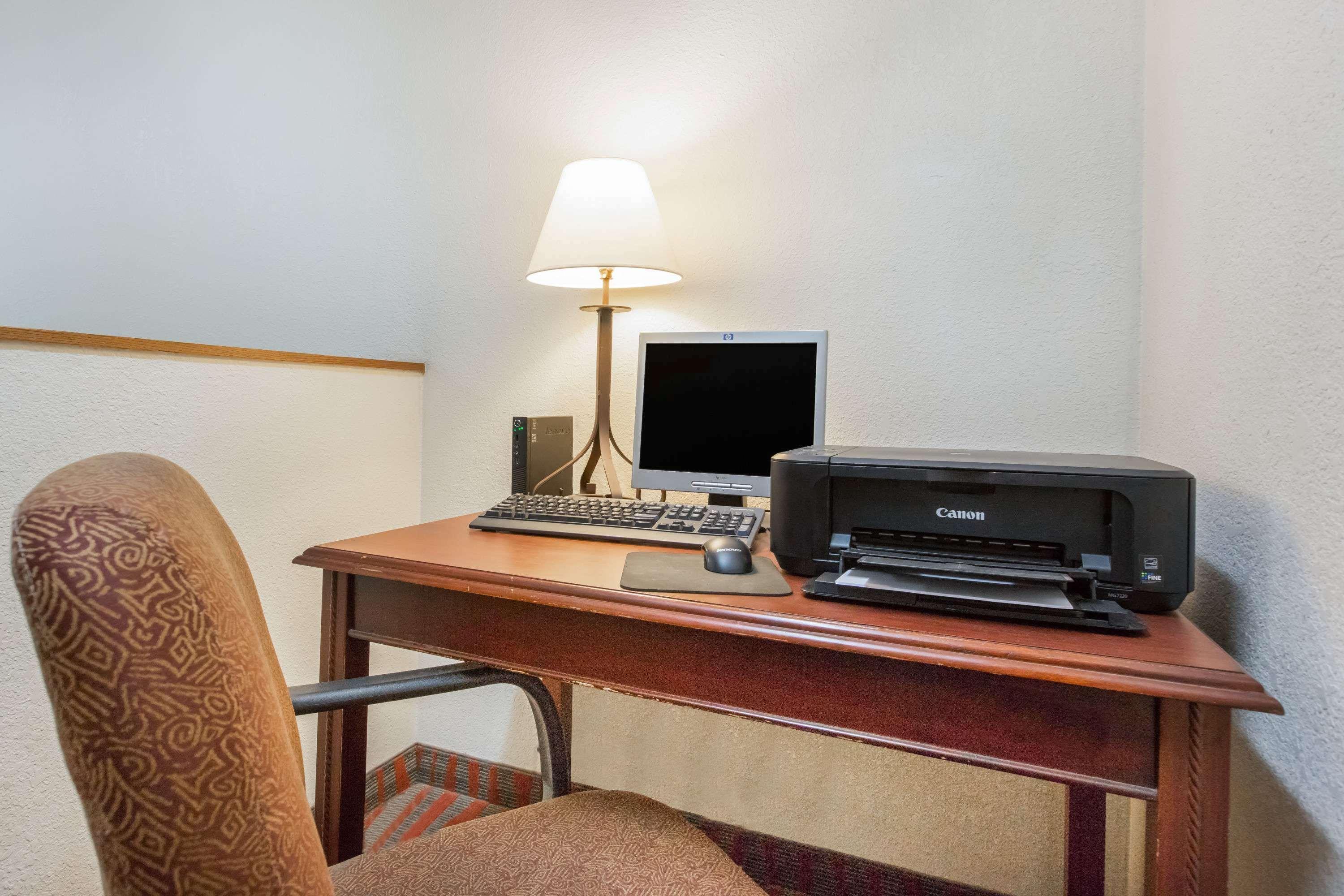 Super 8 By Wyndham Fairmont Ξενοδοχείο Εξωτερικό φωτογραφία