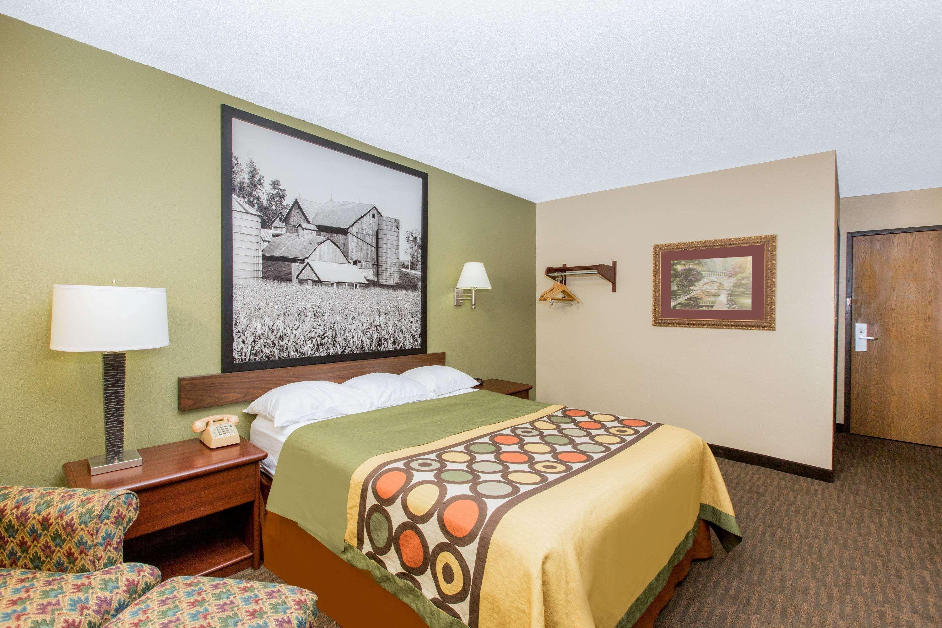 Super 8 By Wyndham Fairmont Ξενοδοχείο Εξωτερικό φωτογραφία