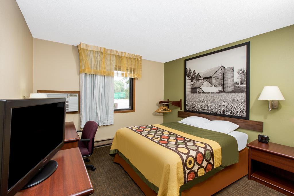 Super 8 By Wyndham Fairmont Ξενοδοχείο Εξωτερικό φωτογραφία