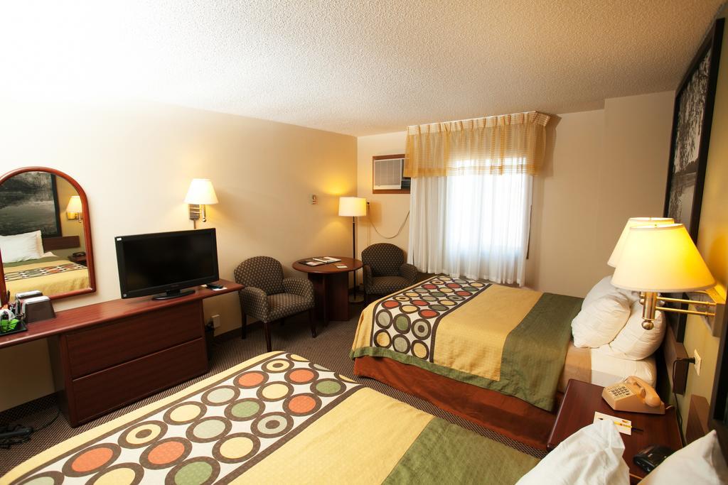 Super 8 By Wyndham Fairmont Ξενοδοχείο Εξωτερικό φωτογραφία